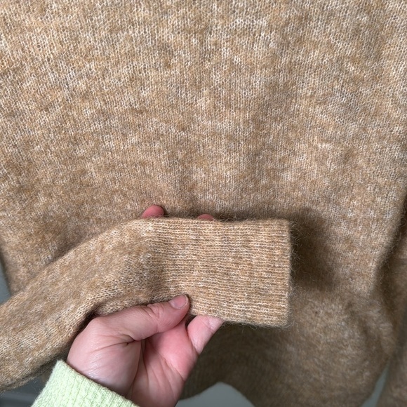 H&M Casual Wool Blend Crew Neck Tan Cozy Fall Sweater Size Small - Picture 4 of 6
